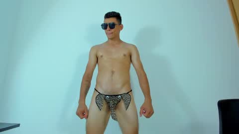 Snapshot of max_wild01 chatting on May 2026 11:01:04 PM MAX online show from May 2026 11:01:04 PM
