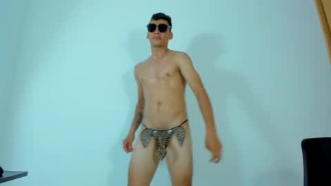 Snapshot of max_wild01 chatting on May 2026 01:02:04 AM MAX online show from May 2026 01:02:04 AM