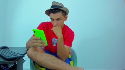 Snapshot of max_wild01 chatting on June 2026 05:20:01 AM MAX online show from June 2026 05:20:01 AM