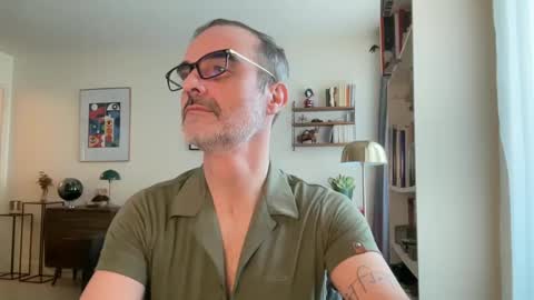 Snapshot of maxbow chatting on February 2025 01:40:02 PM Max Mikado online show from February 2025 01:40:02 PM