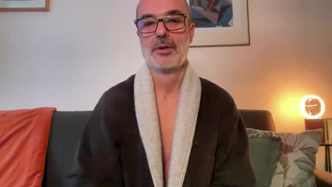 Snapshot of maxbow chatting on November 2025 03:00:02 PM Max Mikado online show from November 2025 03:00:02 PM