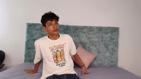 M A X F R O S T   online show from December 2025 07:21:01 PM