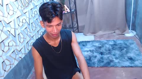 Snapshot of maxiebunny99 chatting on February 2025 11:05:01 PM Reyn online show from February 2025 11:05:01 PM