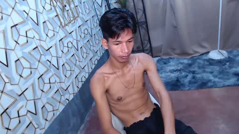 Snapshot of maxiebunny99 chatting on February 2025 11:51:02 PM Reyn online show from February 2025 11:51:02 PM