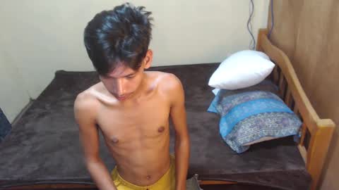 Snapshot of maxiebunny99 chatting on March 2025 08:54:02 AM Reyn online show from March 2025 08:54:02 AM