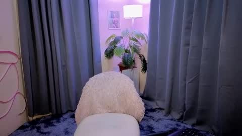 Snapshot of maxiebunny99 chatting on September 2025 02:39:02 PM Reyn online show from September 2025 02:39:02 PM