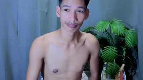 Snapshot of maxiebunny99 chatting on October 2025 03:58:02 AM Reyn online show from October 2025 03:58:02 AM