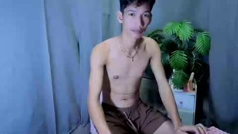 Snapshot of maxiebunny99 chatting on October 2025 11:55:02 AM Reyn online show from October 2025 11:55:02 AM