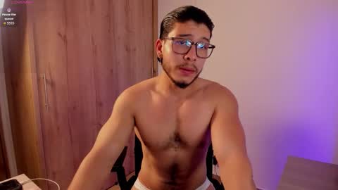 Snapshot of maxifit_ chatting on November 2025 10:41:02 PM Mikael online show from November 2025 10:41:02 PM