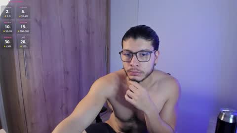 Snapshot of maxifit_ chatting on November 2025 10:01:02 AM Mikael online show from November 2025 10:01:02 AM