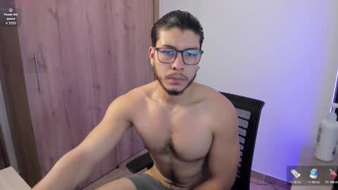 Snapshot of maxifit_ chatting on November 2025 10:14:02 AM Mikael online show from November 2025 10:14:02 AM