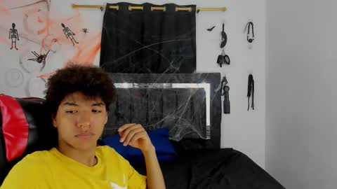 Maximiliano online show from November 2025 07:49:02 PM