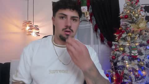 Snapshot of maximo_rodriguez chatting on December 2024 08:33:01 AM Maximo online show from December 2024 08:33:01 AM