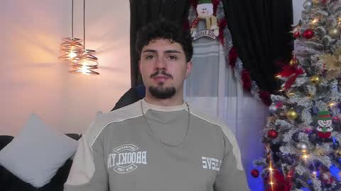 Snapshot of maximo_rodriguez chatting on December 2024 10:03:01 AM Maximo online show from December 2024 10:03:01 AM