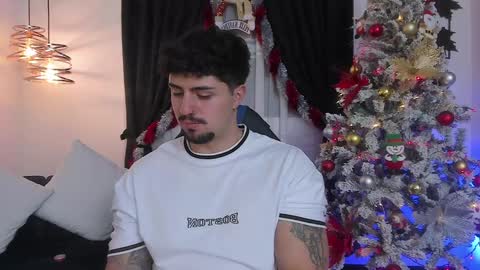 Snapshot of maximo_rodriguez chatting on December 2024 06:35:01 AM Maximo online show from December 2024 06:35:01 AM