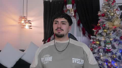 Snapshot of maximo_rodriguez chatting on December 2024 04:13:01 AM Maximo online show from December 2024 04:13:01 AM