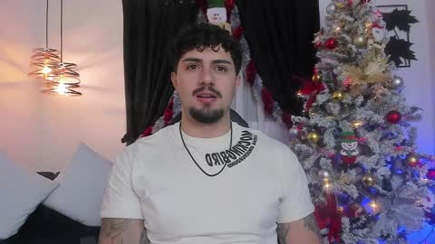 Snapshot of maximo_rodriguez chatting on December 2024 06:01:02 AM Maximo online show from December 2024 06:01:02 AM