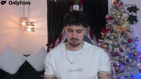 Snapshot of maximo_rodriguez chatting on December 2024 04:27:02 AM Maximo online show from December 2024 04:27:02 AM