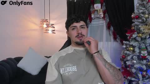 Snapshot of maximo_rodriguez chatting on January 2025 05:16:02 AM Maximo online show from January 2025 05:16:02 AM