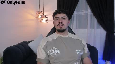 Snapshot of maximo_rodriguez chatting on January 2025 03:02:01 AM Maximo online show from January 2025 03:02:01 AM