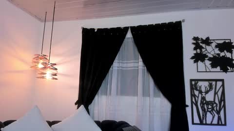 Snapshot of maximo_rodriguez chatting on January 2025 09:01:01 AM Maximo online show from January 2025 09:01:01 AM