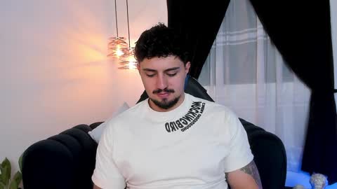 Snapshot of maximo_rodriguez chatting on January 2025 06:42:02 AM Maximo online show from January 2025 06:42:02 AM