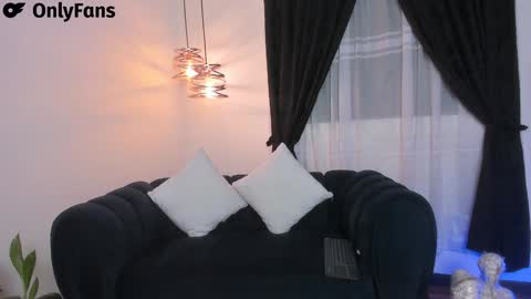 Snapshot of maximo_rodriguez chatting on January 2025 10:34:01 AM Maximo online show from January 2025 10:34:01 AM