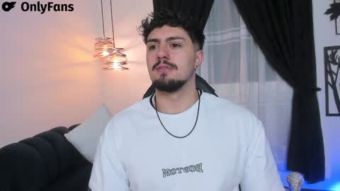 Snapshot of maximo_rodriguez chatting on February 2025 05:40:01 AM Maximo online show from February 2025 05:40:01 AM