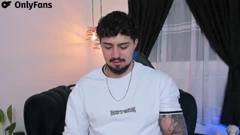 Snapshot of maximo_rodriguez chatting on February 2025 07:00:01 AM Maximo online show from February 2025 07:00:01 AM