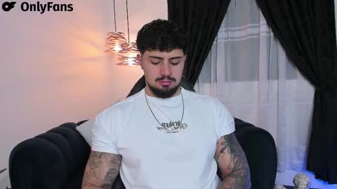 Snapshot of maximo_rodriguez chatting on March 2025 05:21:02 AM Maximo online show from March 2025 05:21:02 AM