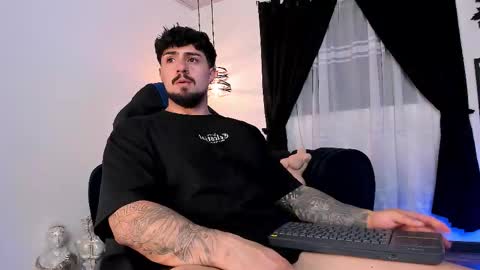 Snapshot of maximo_rodriguez chatting on November 2025 02:43:02 AM Maximo online show from November 2025 02:43:02 AM