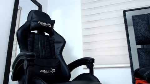 Maximo Sebastian online show from February 2025 09:59:01 PM