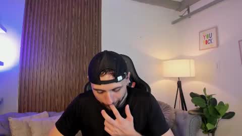 Snapshot of maximo_wolf1 chatting on July 2026 09:52:01 PM Maximo Wolf online show from July 2026 09:52:01 PM