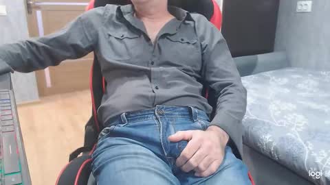 maximus3334 online show from November 2025 11:32:02 AM