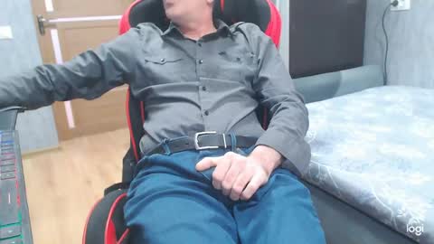 maximus3334 online show from April 2026 11:48:02 AM