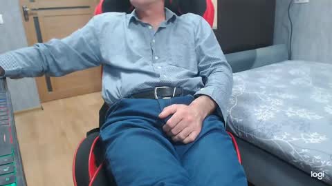 maximus3334 online show from April 2026 09:06:02 PM