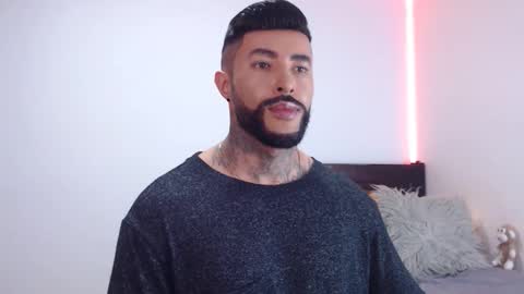 Independent Model online show from October 2025 03:58:02 AM