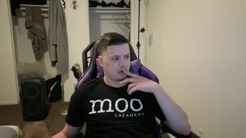 Snapshot of maxishere000 chatting on October 2025 08:43:01 AM  IG  online show from October 2025 08:43:01 AM