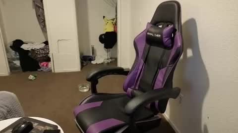 Snapshot of maxishere000 chatting on October 2025 11:31:01 AM  IG  online show from October 2025 11:31:01 AM