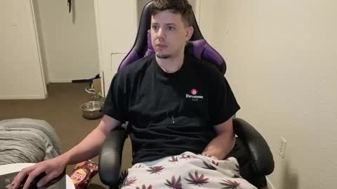 Snapshot of maxishere000 chatting on October 2025 12:00:02 PM  IG  online show from October 2025 12:00:02 PM