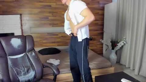 MaxKaiden online show from March 2026 07:04:02 AM