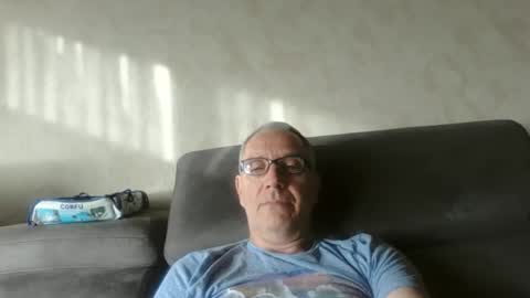 Snapshot of maxou569 chatting on November 2025 08:37:02 AM maxou569 online show from November 2025 08:37:02 AM