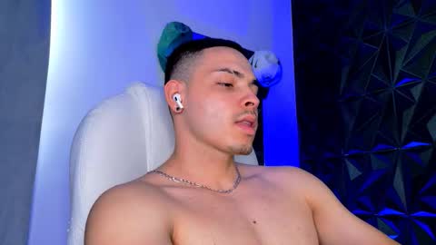 MAX online show from December 2025 08:04:01 PM