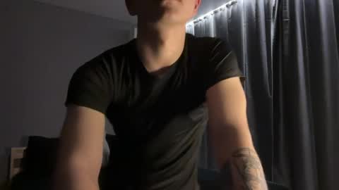 Snapshot of maxwoolf chatting on April 2026 02:27:02 PM Max online show from April 2026 02:27:02 PM