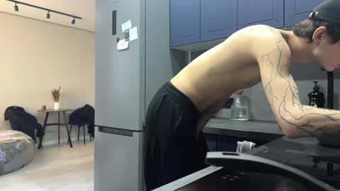 Max online show from October 2025 05:26:02 AM