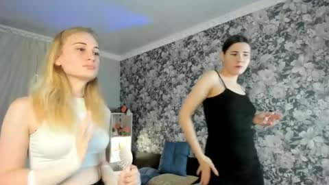 Leila online show from December 2025 12:55:02 PM