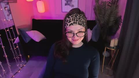 Snapshot of maya___muse chatting on February 2026 02:04:02 PM Maya online show from February 2026 02:04:02 PM