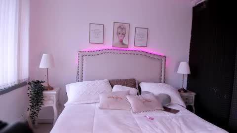 Mayajhons online show from February 2026 02:03:02 PM