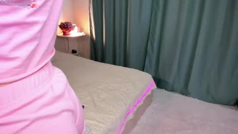 Emily  online show from May 2026 10:45:02 AM