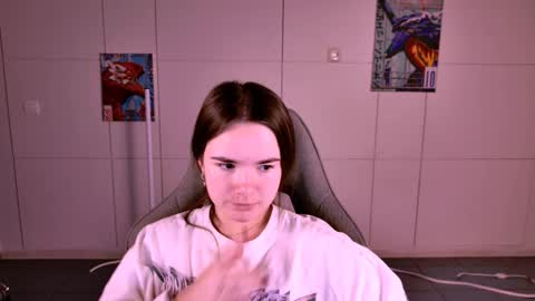 maybloom_ online show from November 2025 05:20:01 AM